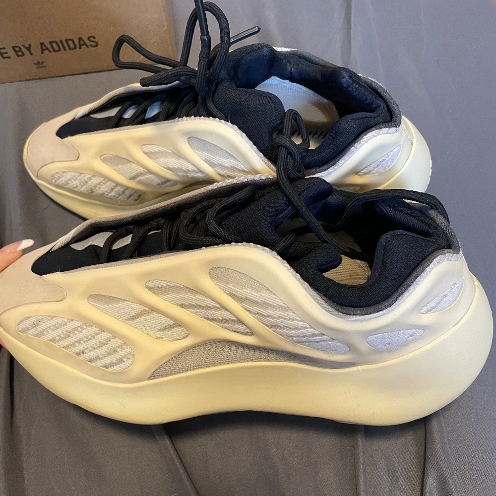 Authentic yeezy  700 v3